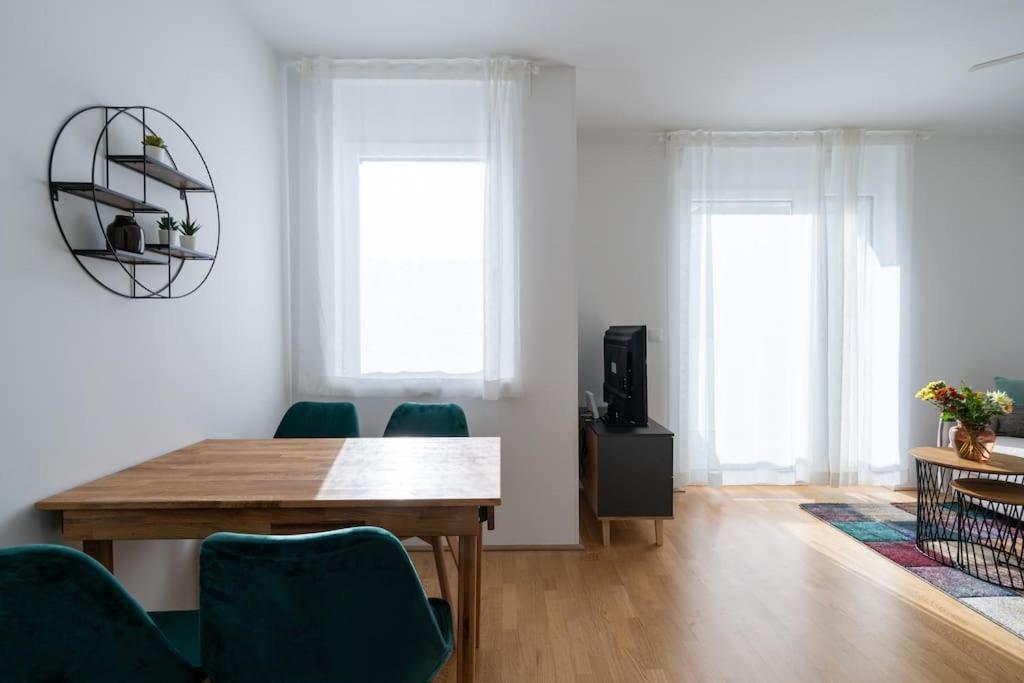 Hm • Sleek 1Br Home With Balcony Vídeň Exteriér fotografie