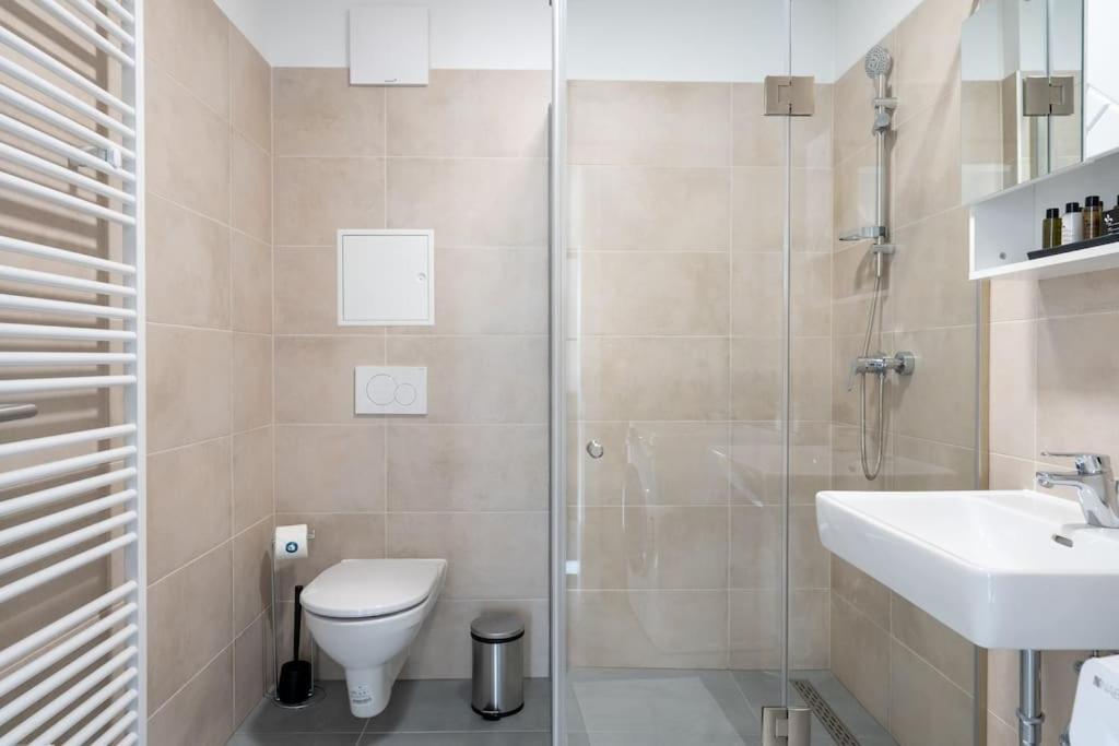 Hm • Sleek 1Br Home With Balcony Vídeň Exteriér fotografie