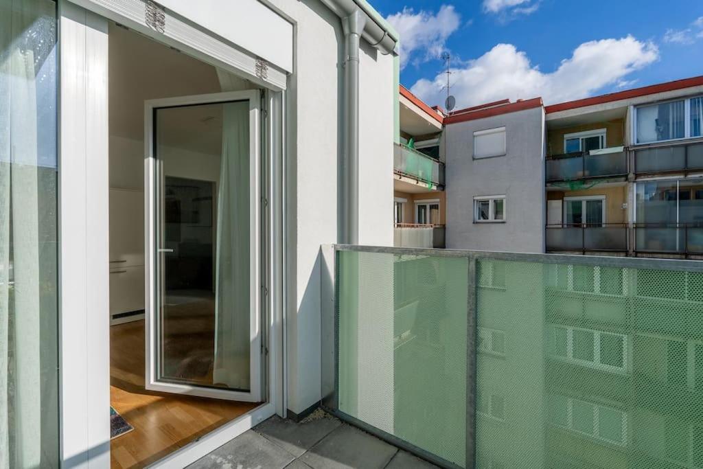 Hm • Sleek 1Br Home With Balcony Vídeň Exteriér fotografie